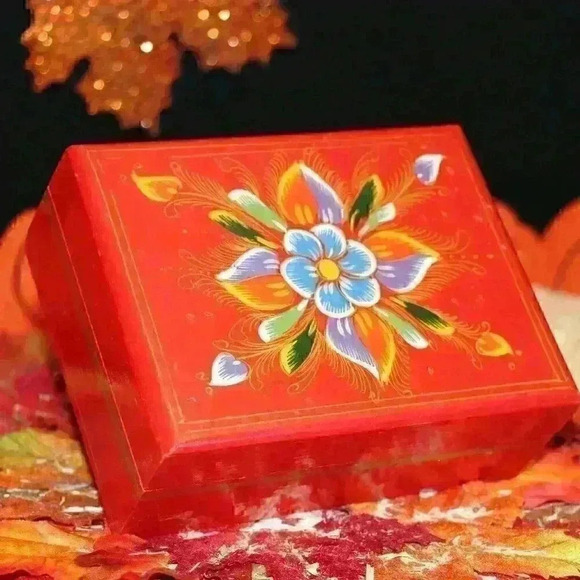 Vintage Handmade Wooden Trinket/Stationary Box With Folk Art - Picture 1 of 15